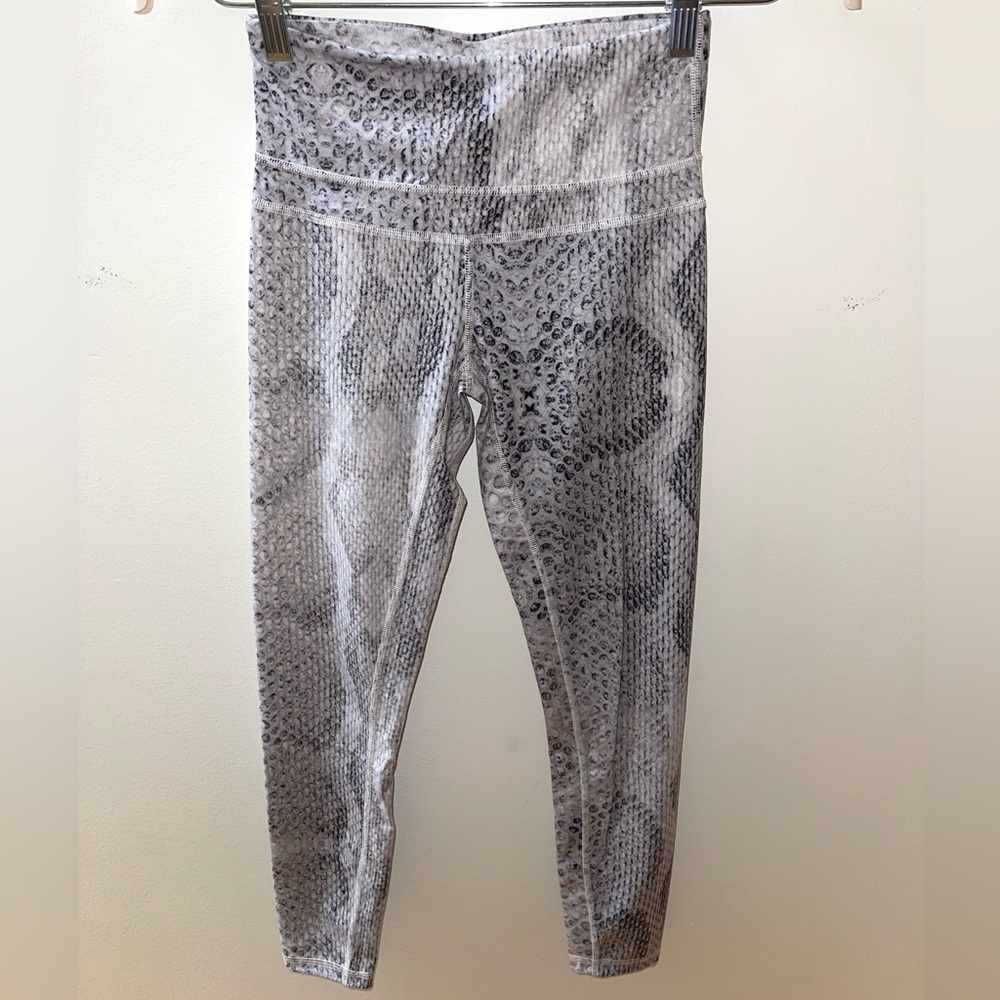 Varley snakeskin blush pink leggings size XS